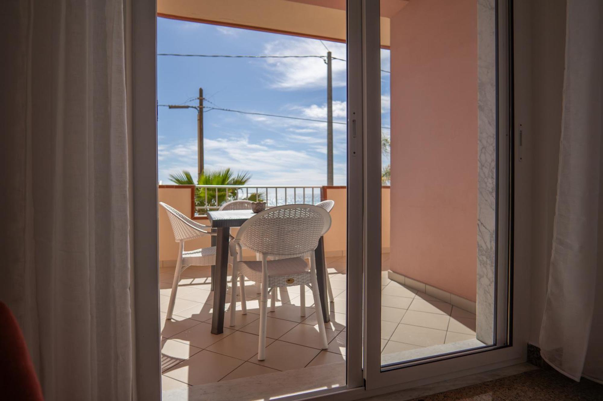 Casa Erika Apartment Бова Марина Екстериор снимка