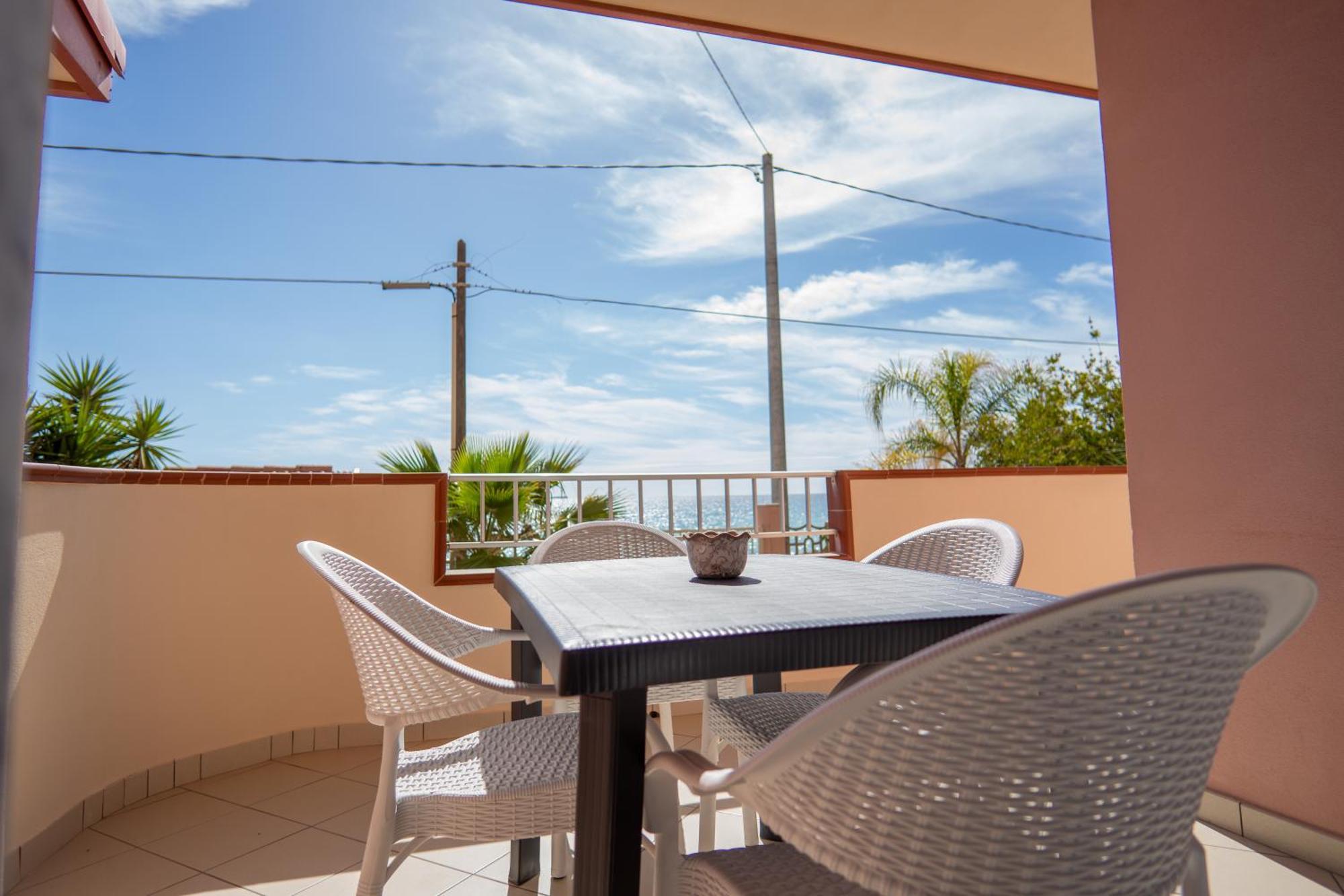 Casa Erika Apartment Бова Марина Екстериор снимка