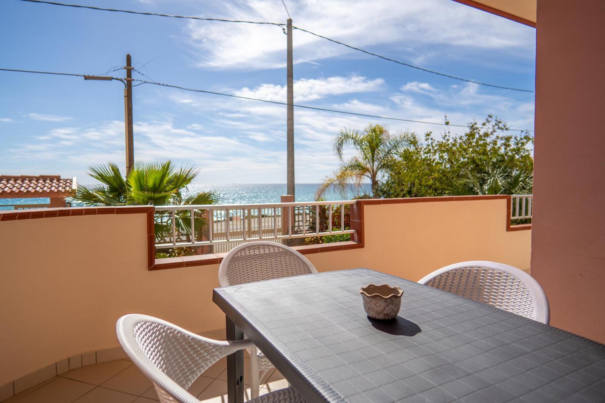 Casa Erika Apartment Бова Марина Екстериор снимка
