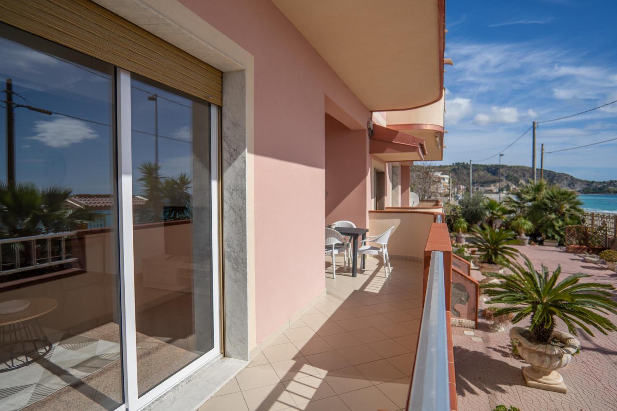 Casa Erika Apartment Бова Марина Екстериор снимка
